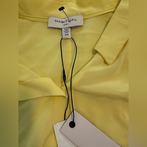 NWT HABITUAL Lennon Silk Blouse Lemon Verbena Yellow Short Sleeve Button Medium - Picture 6 of 8
